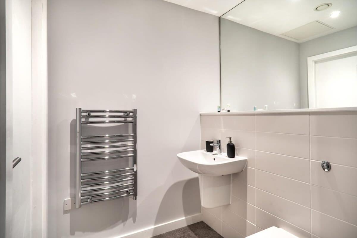 Modern & Spacious 2 Bed Apartment In Waterloo Liverpool Exterior foto